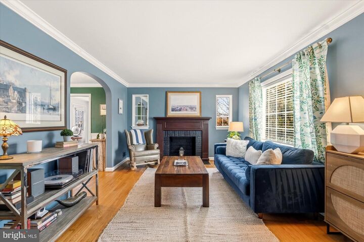 Property Photo:  802 Grand View Drive  VA 22305 