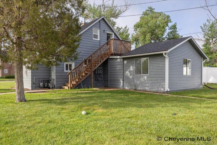 Property Photo: 1018 E 20th St WY 82001