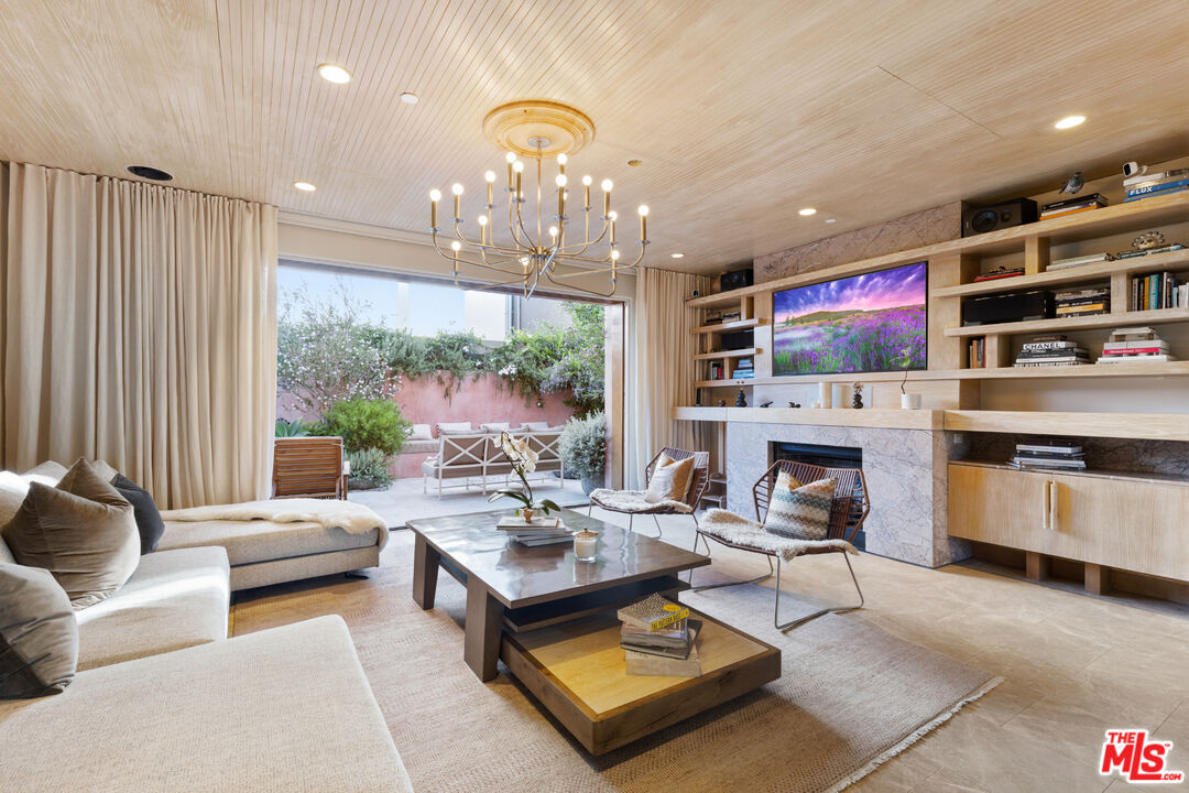 Property Photo:  812 Brooks Ave  CA 90291 