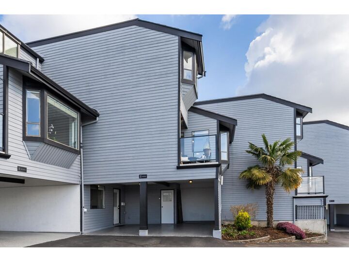 Photo de la propriété:  14985 Victoria Avenue 2  BC V4B 1G2 