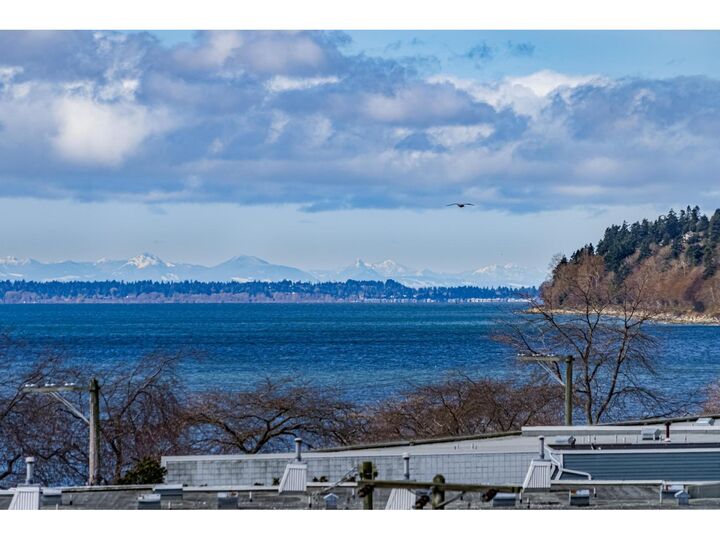 Photo de la propriété:  14985 Victoria Avenue 2  BC V4B 1G2 