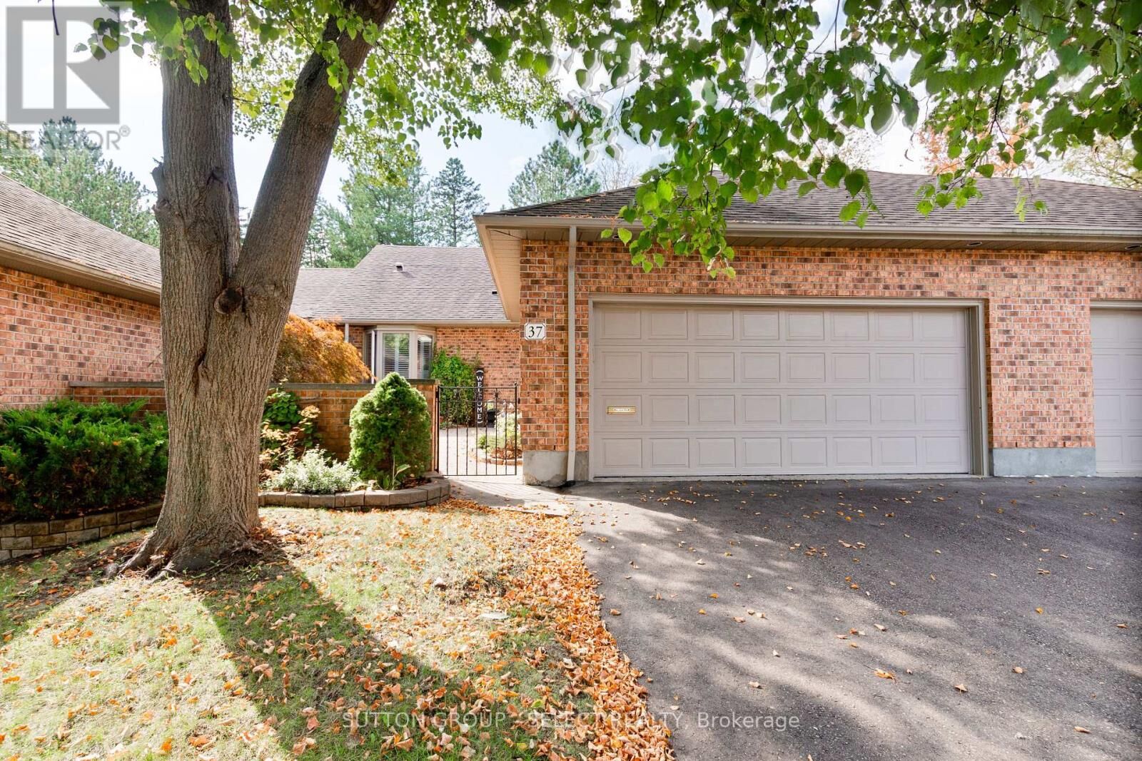 Property Photo: 1443 Commissioners Road West 37 ON N6K 1E2