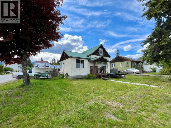 302 6th Avenue Northwest — photo 1