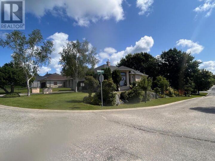 Property Photo:  118 South Park Drive  ON P9N 4G1 