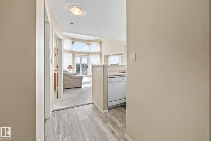 Property Photo:  182 Haddow Close NW 500  AB T6R 2V1 