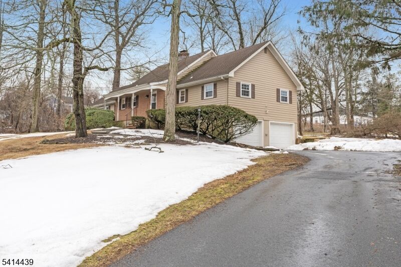 Property Photo:  1 Crest Dr  NJ 07920 