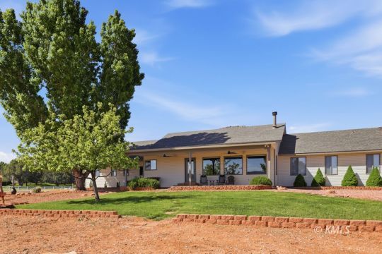 Property Photo: 898 W Grand Canyon Dr UT 84741