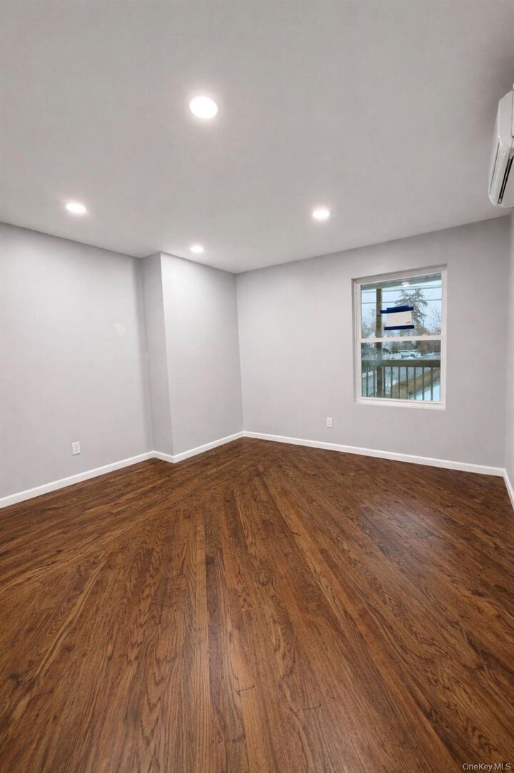 Property Photo:  19 Lee Avenue 2  NY 10980 