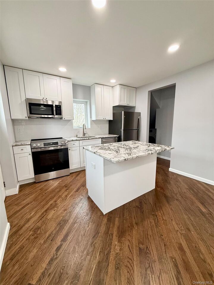 Property Photo:  19 Lee Avenue 2  NY 10980 