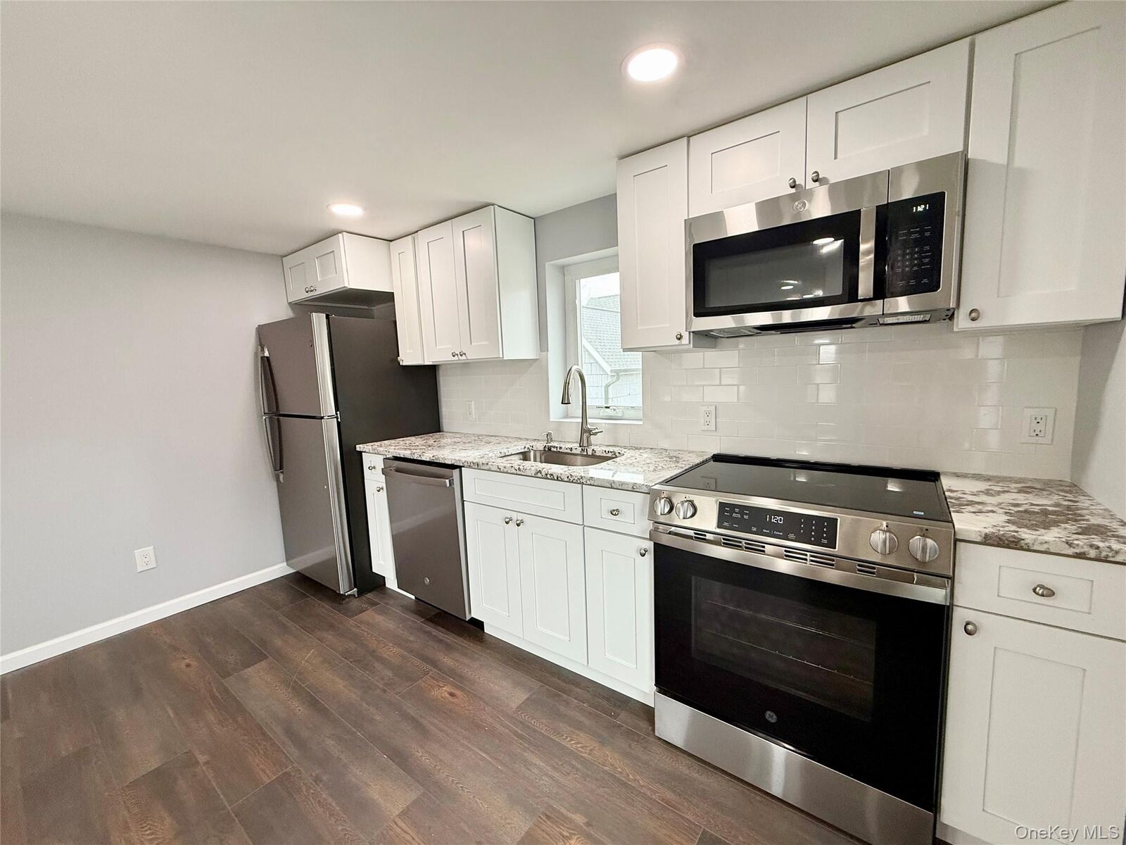 Property Photo:  19 Lee Avenue 3  NY 10980 