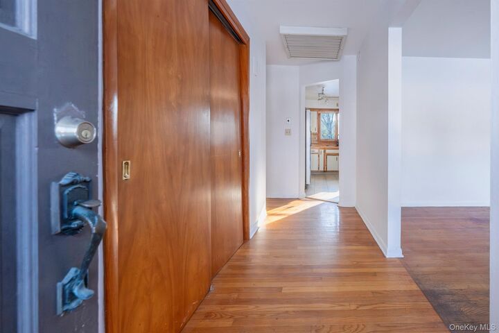 Property Photo:  609 New Paltz Road  NY 12528 