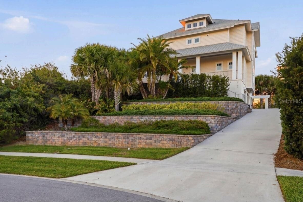 Property Photo:  2142 Villa Way  FL 32169 