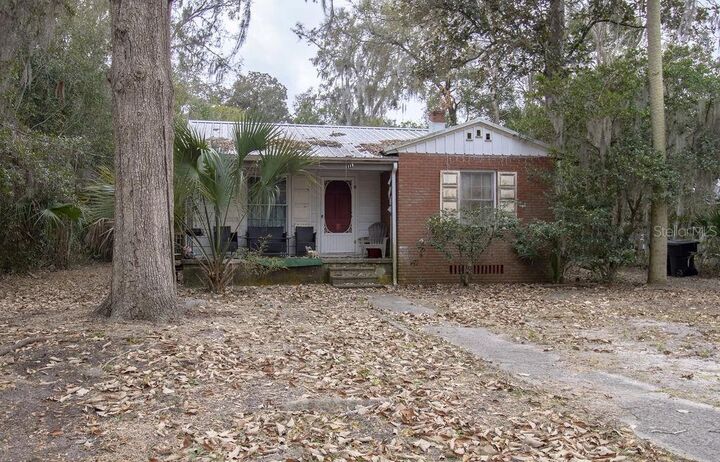 Property Photo:  1119 NW 25th Avenue  FL 32609 