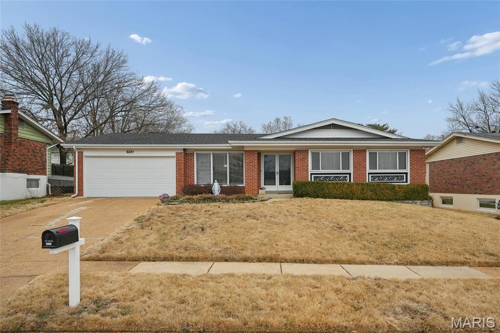 Property Photo:  3237 Yorkchester Drive  MO 63129 
