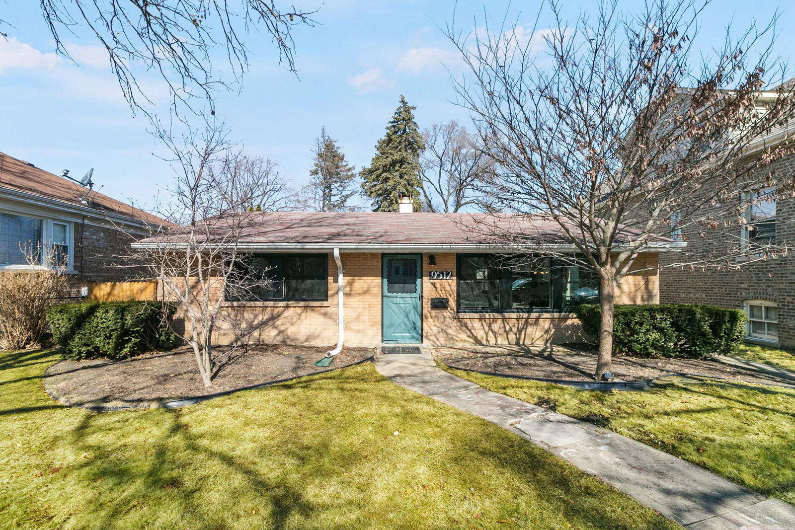 Property Photo:  9512 Jefferson Avenue  IL 60513 