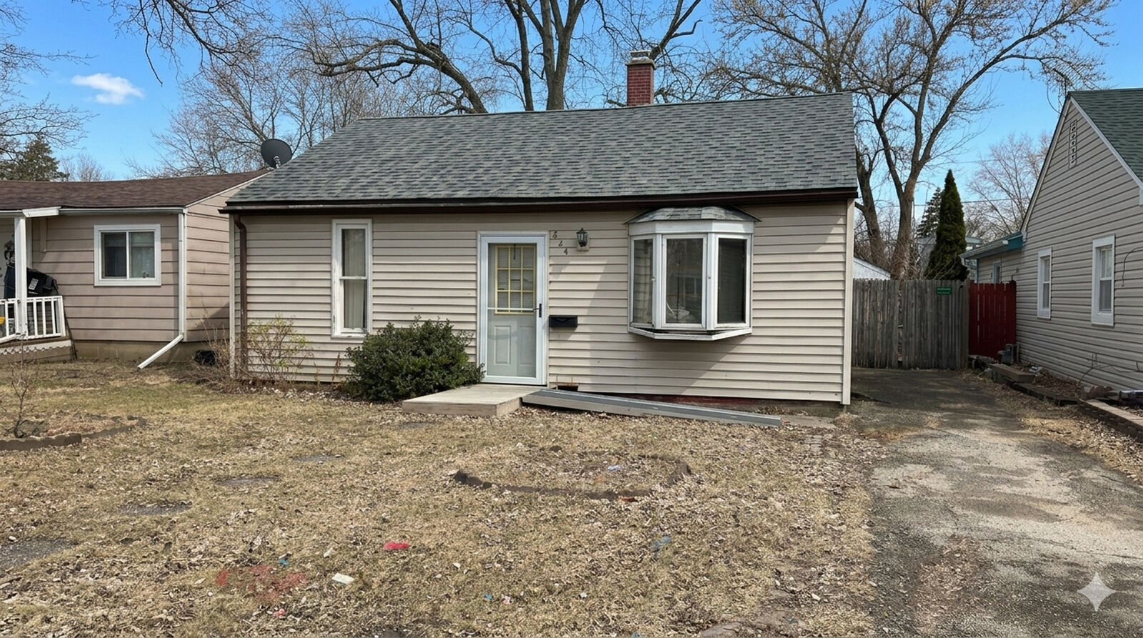 Property Photo:  424 N Lancaster Avenue  IL 60506 