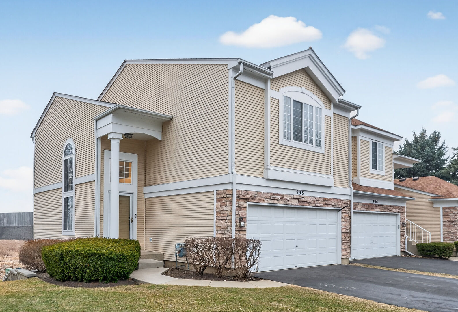 Property Photo:  938 Mesa Drive  IL 60123 