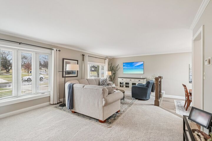 Property Photo:  730 Lamorak Drive  IL 60193 