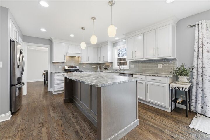 Property Photo:  2007 Gillenwater Street  IL 60510 