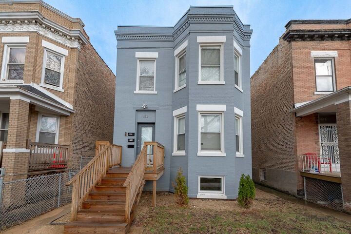 Property Photo: 1019 N Ridgeway Avenue G IL 60651