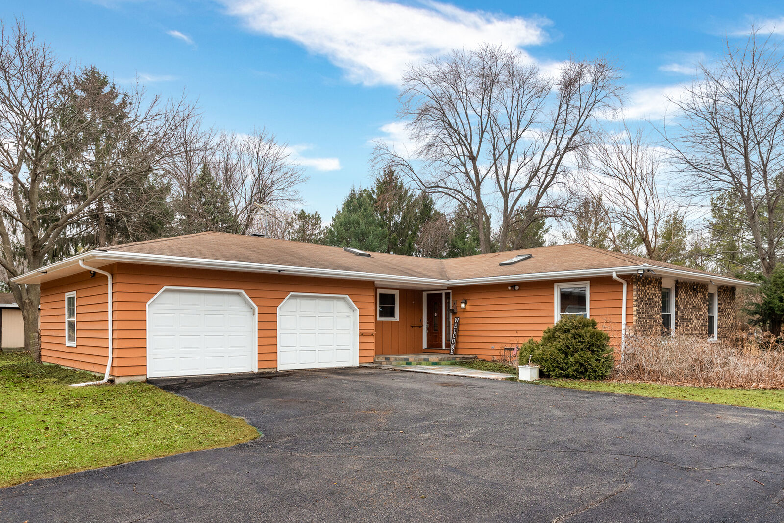 Property Photo:  4 Amy Drive  IL 60543 