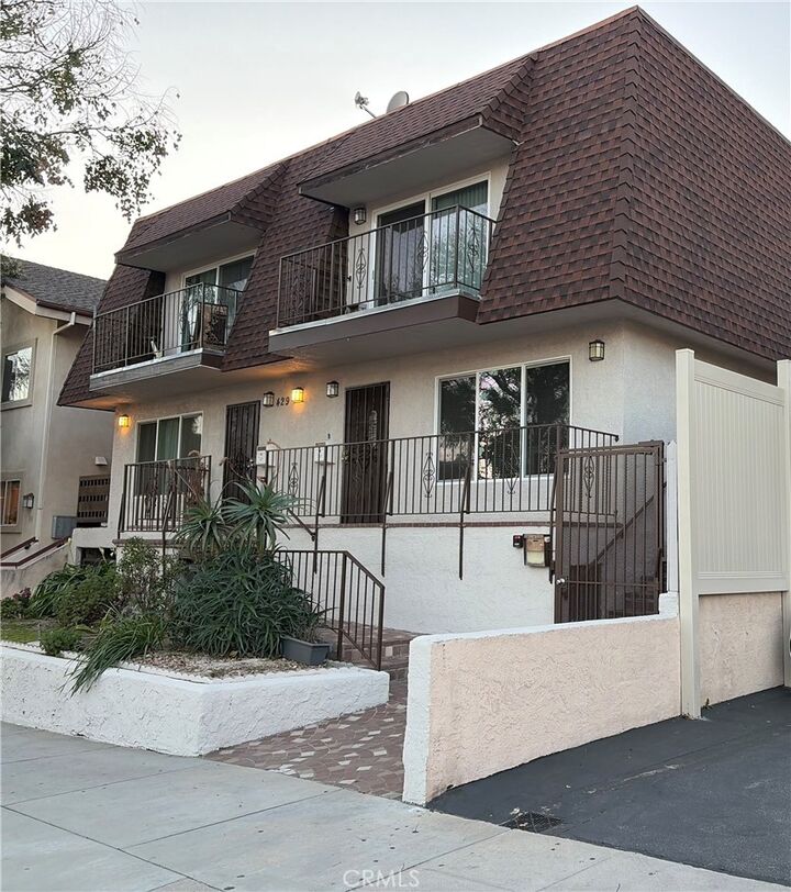 Property Photo:  429 E Providencia B  CA 91501 