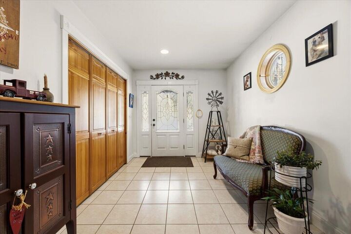 Property Photo:  26 Old Country Way  ME 04048 