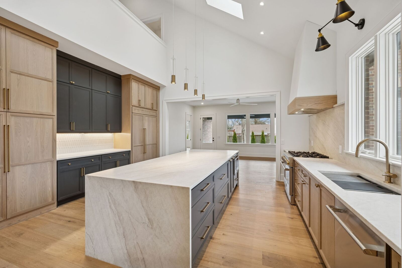 Property Photo:  1130 Winding Way  TN 37216 