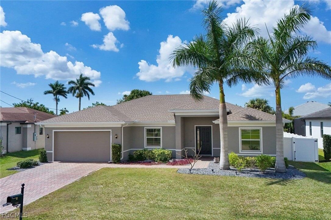 Property Photo:  2600 SW 17th Place  FL 33914 