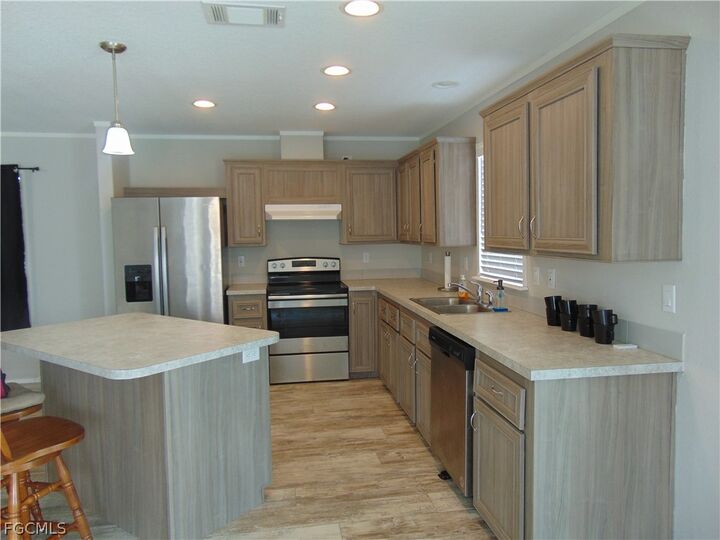 Property Photo:  1445 N Bridge Street  FL 33935 