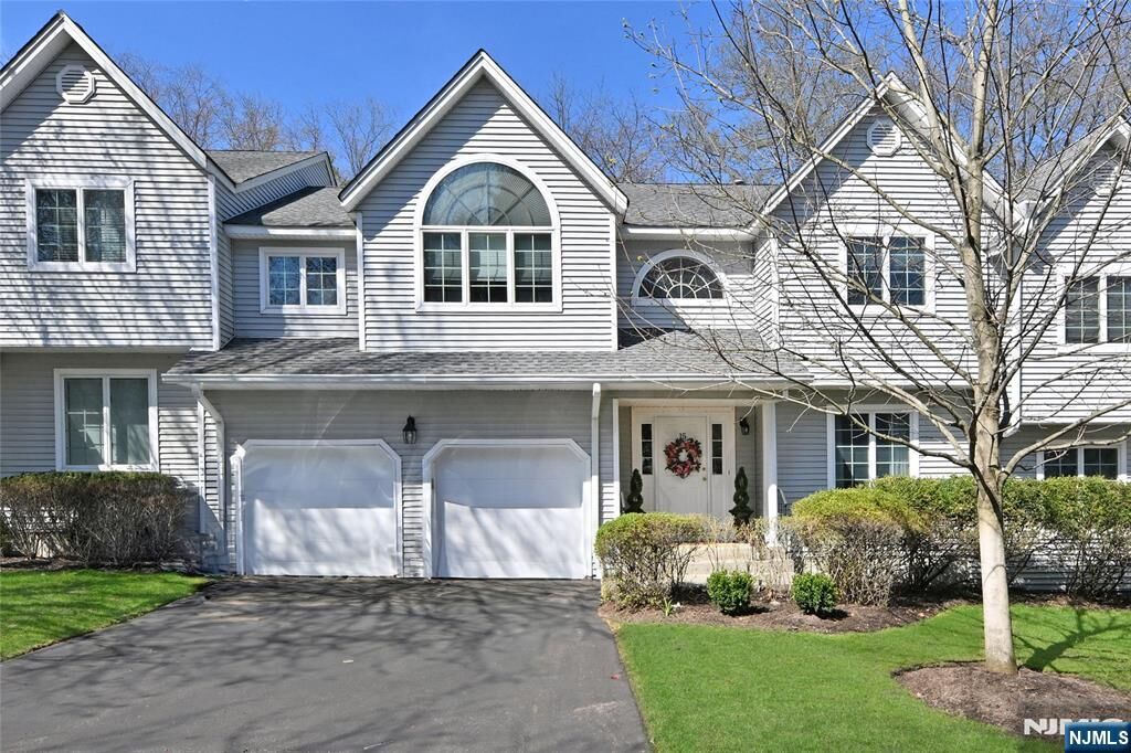 Property Photo:  15 Drake Drive G2  NJ 07642 