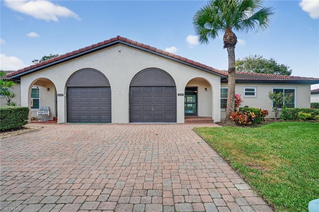 Property Photo:  1041 Forest Lakes Dr 7D  FL 34105 