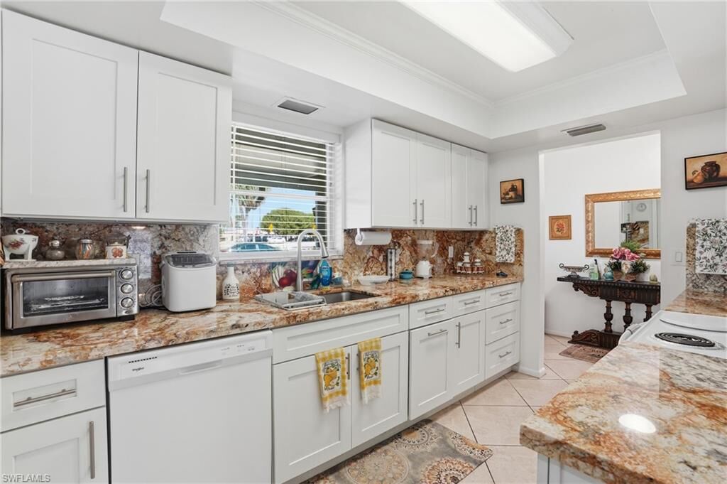 Property Photo:  1406 Grandale St  FL 33936 