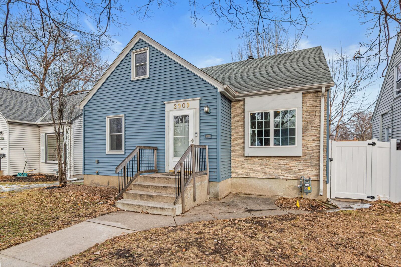 Property Photo: 2909 Georgia Avenue S MN 55426