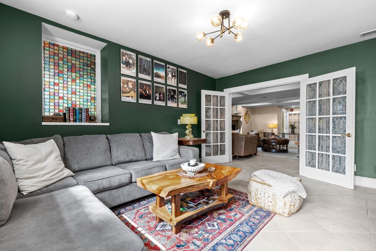 Property Photo:  307 Ridgewood Avenue 4  MN 55403 