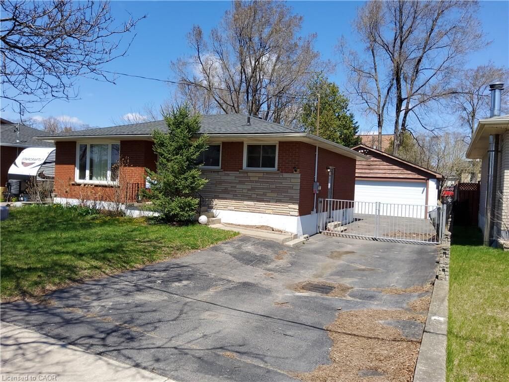 Property Photo: 7 Usher Street ON N3R 1B8