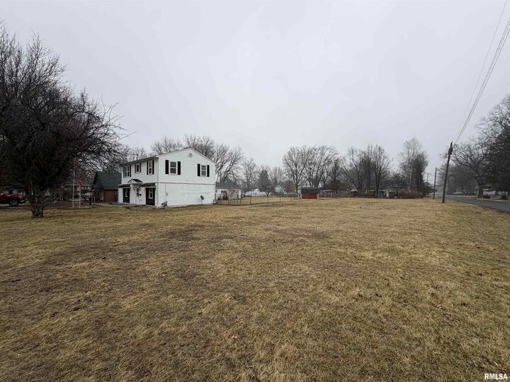 Property Photo:  1687 Beecher Avenue  IL 61401 