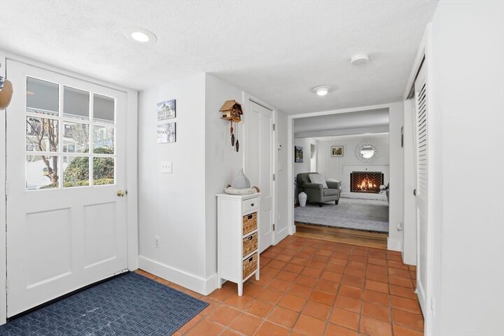 Property Photo:  25 Irving Place  MA 01746 