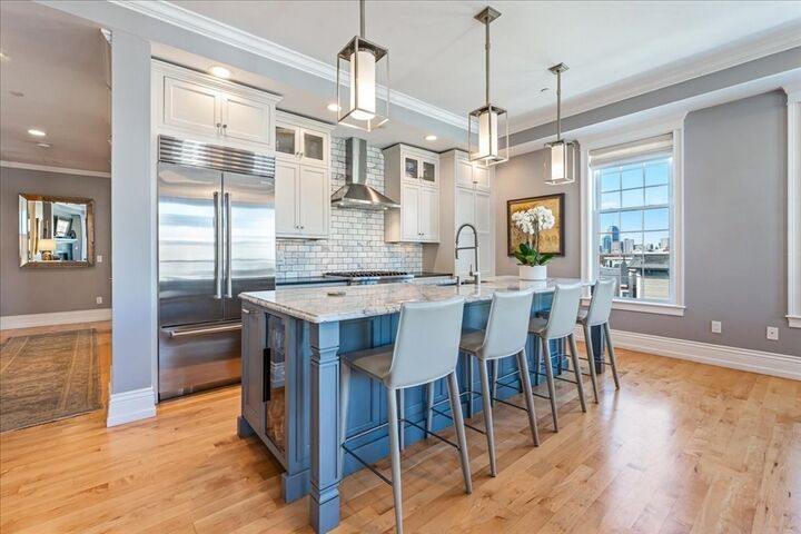 Property Photo:  361 W 4th St 5  MA 02127 