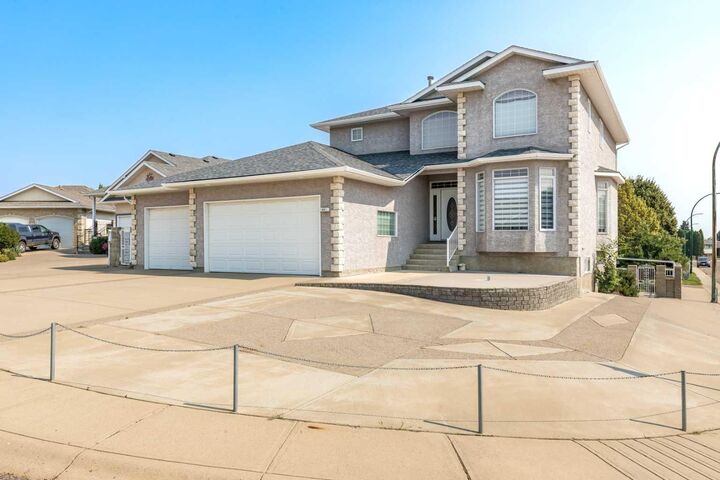 Property Photo: 22 Turner Crescent SE AB T1B 4K9