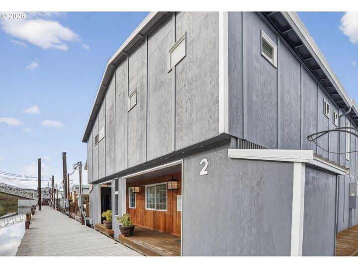 Property Photo: 429 N Bridgeton Rd 2 OR 97217