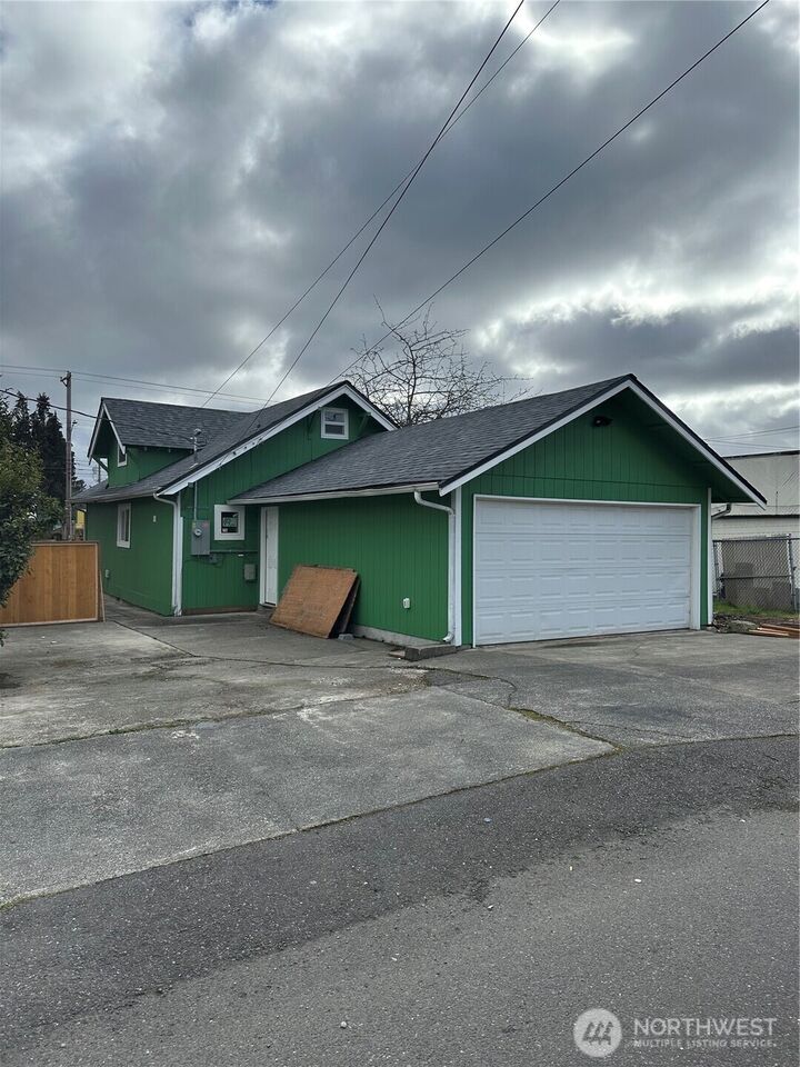 Property Photo: 3846 McKinley Avenue E WA 98404