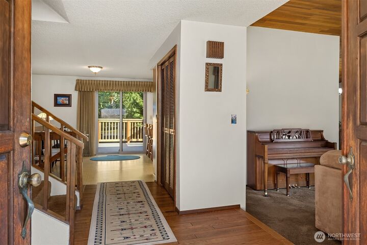 Property Photo:  14402  151st Place SE  WA 98059 