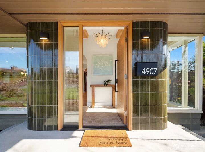 Property Photo:  4907  Delaware Street  WA 98203 