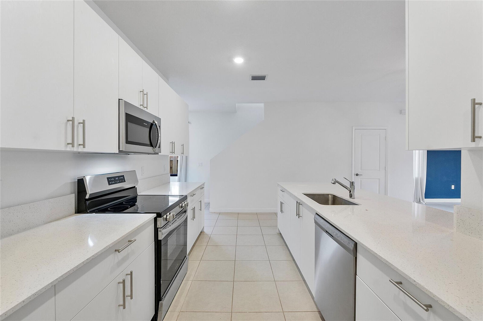 Property Photo: 4973 Oakmont Drive 1 FL 33312