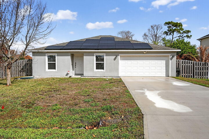 Property Photo:  225 SW Statler Avenue  FL 34984 