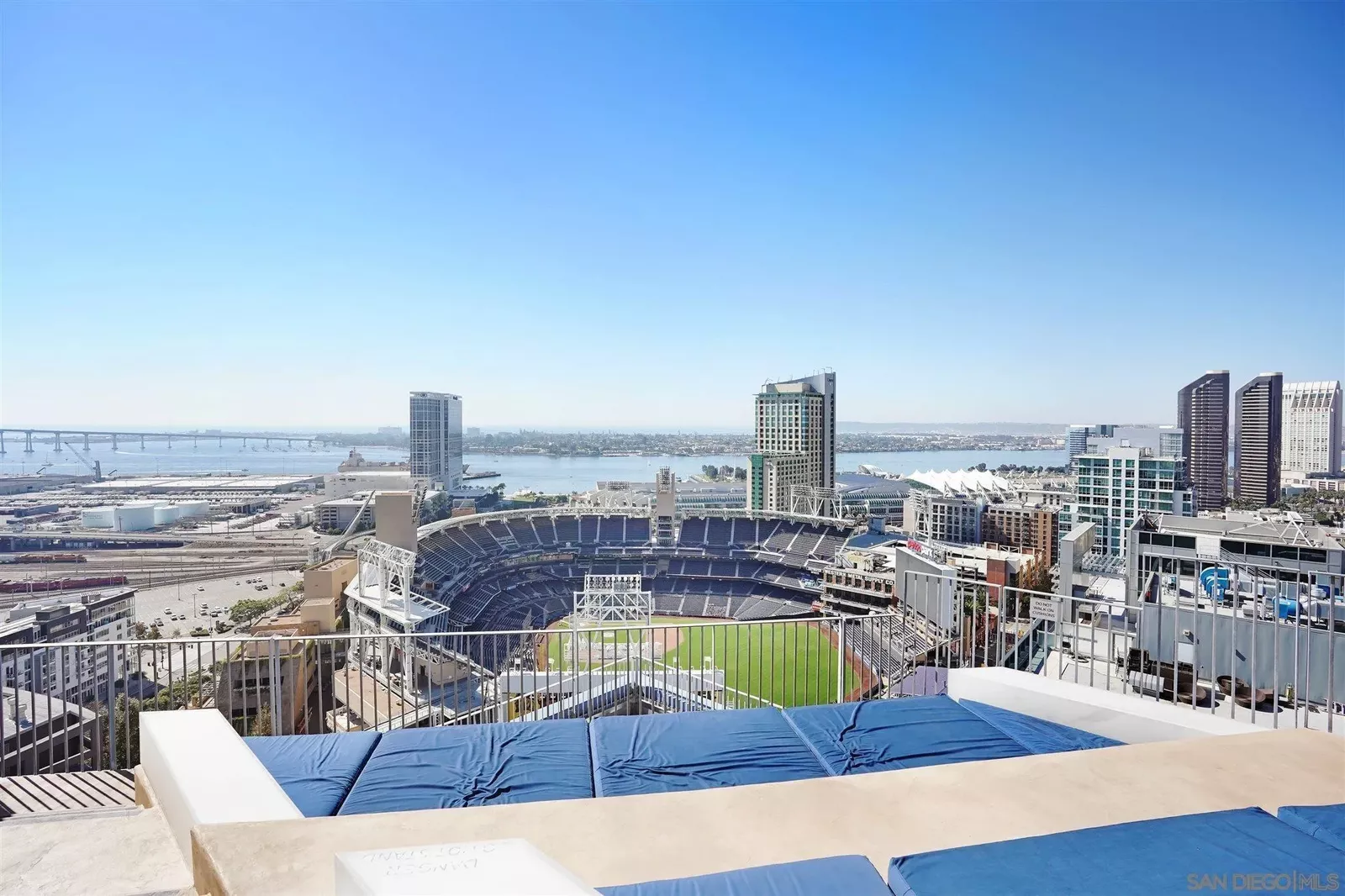 Property Photo:  321 10th Ave 804  CA 92101 