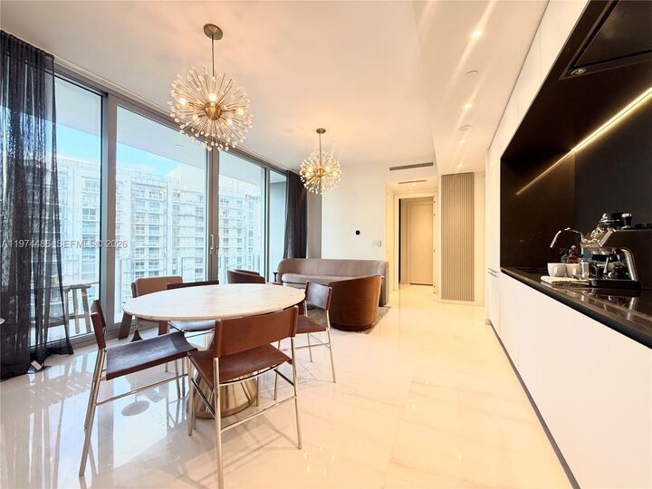 Property Photo: 300 Biscayne Blvd Way 3908 FL 33131