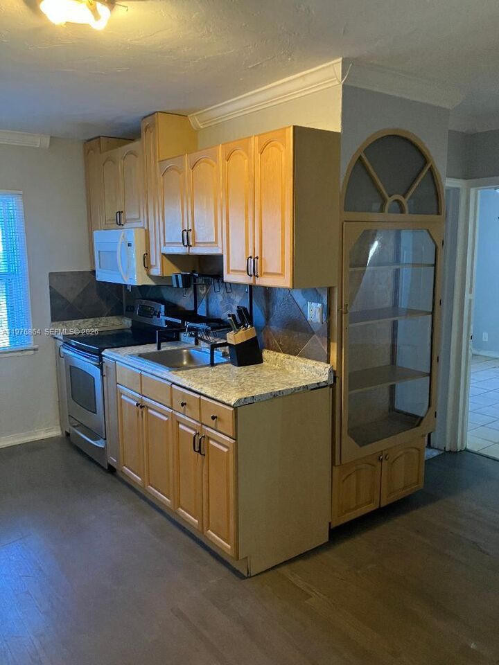 Property Photo:  2127 Wilson St  FL 33020 