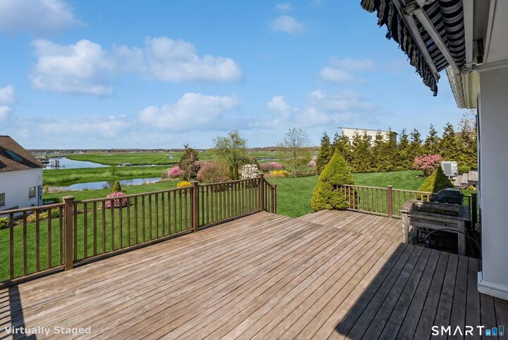 Property Photo:  24 Ridgewood Avenue  CT 06443 